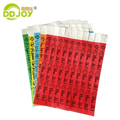 Des bracelets unisexes Tyvek dessinés pour imprimer des logos personnalisés lors d'événements favoris