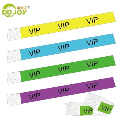 Des bracelets en papier Tyvek sur mesure, résistant à l'eau, imprimés en couleur, des bracelets pour cadeaux d'occasion.