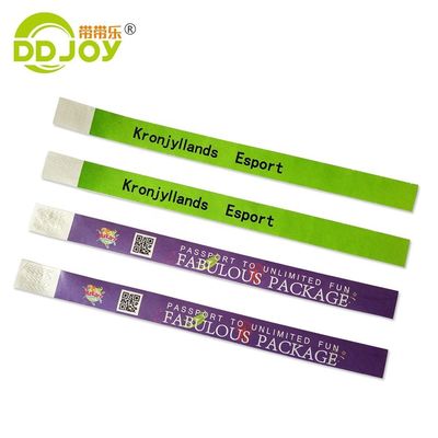 Des bracelets en papier Tyvek sur mesure, résistant à l'eau, imprimés en couleur, des bracelets pour cadeaux d'occasion.