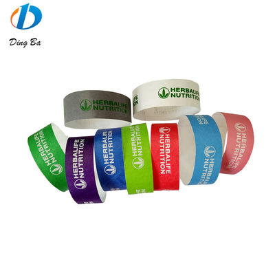 Cible Les événements et festivals des utilisateurs finaux Les bracelets Tyvek personnalisés pour le parc / club / fête
