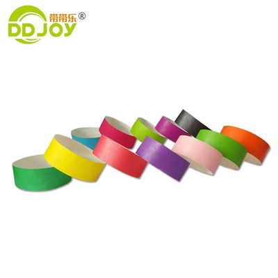 Des bracelets en papier Tyvek étanches à l'eau avec un matériau résistant aux déchirures et durable