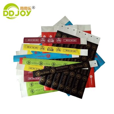 Des bracelets en papier Tyvek étanches à l'eau avec un matériau résistant aux déchirures et durable