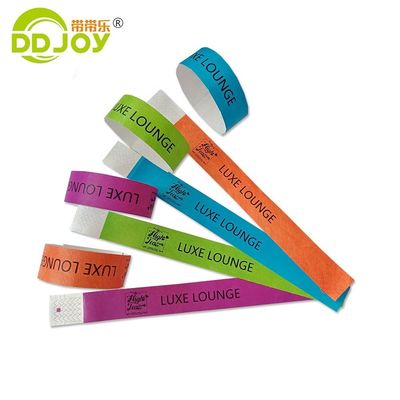 Des bracelets en papier Tyvek étanches à l'eau avec un matériau résistant aux déchirures et durable