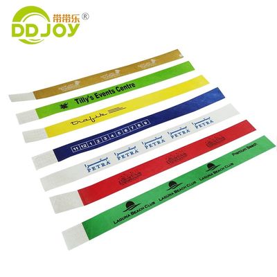 Événements et festivals Scénarios d'utilisation Bracelet Tyvek personnalisé avec code QR
